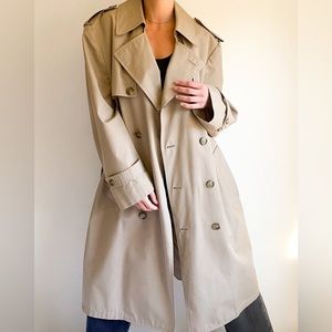 Vintage London Fog Maincoats Trench. Beige size 10